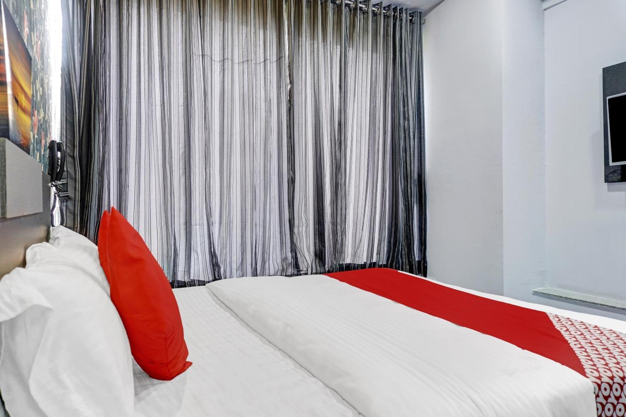 Oyo Flagship Hotel Royal Inn Surat Exterior foto
