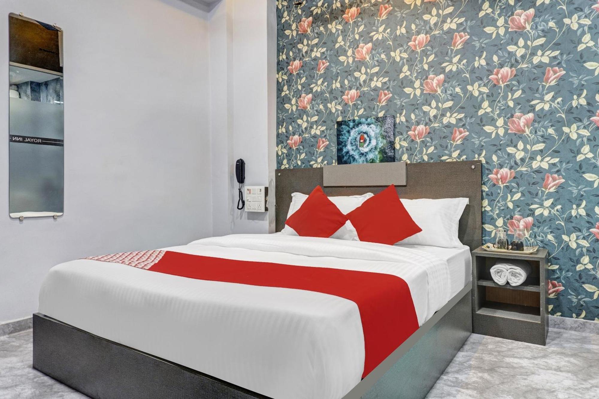Oyo Flagship Hotel Royal Inn Surat Exterior foto