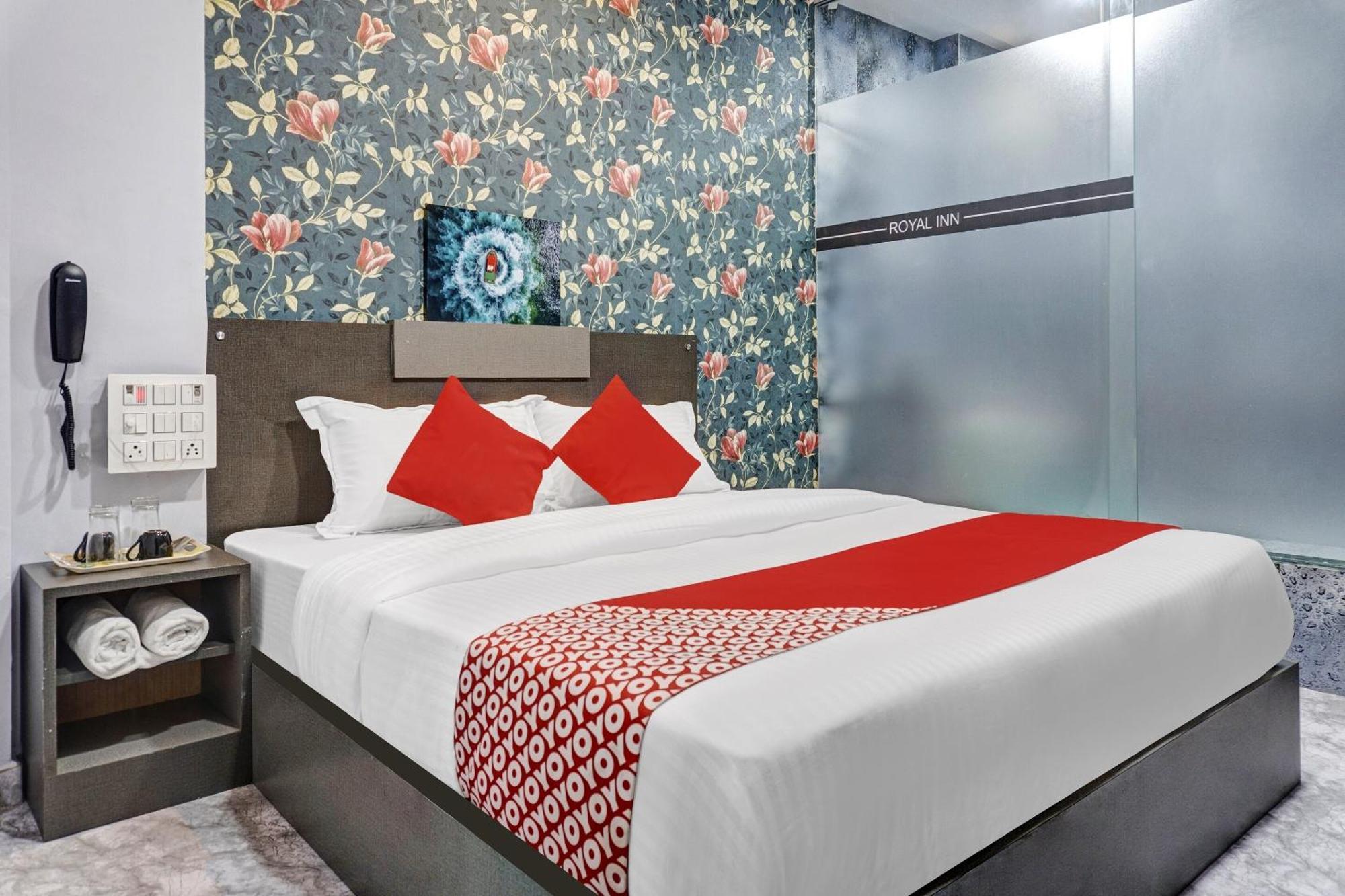 Oyo Flagship Hotel Royal Inn Surat Exterior foto