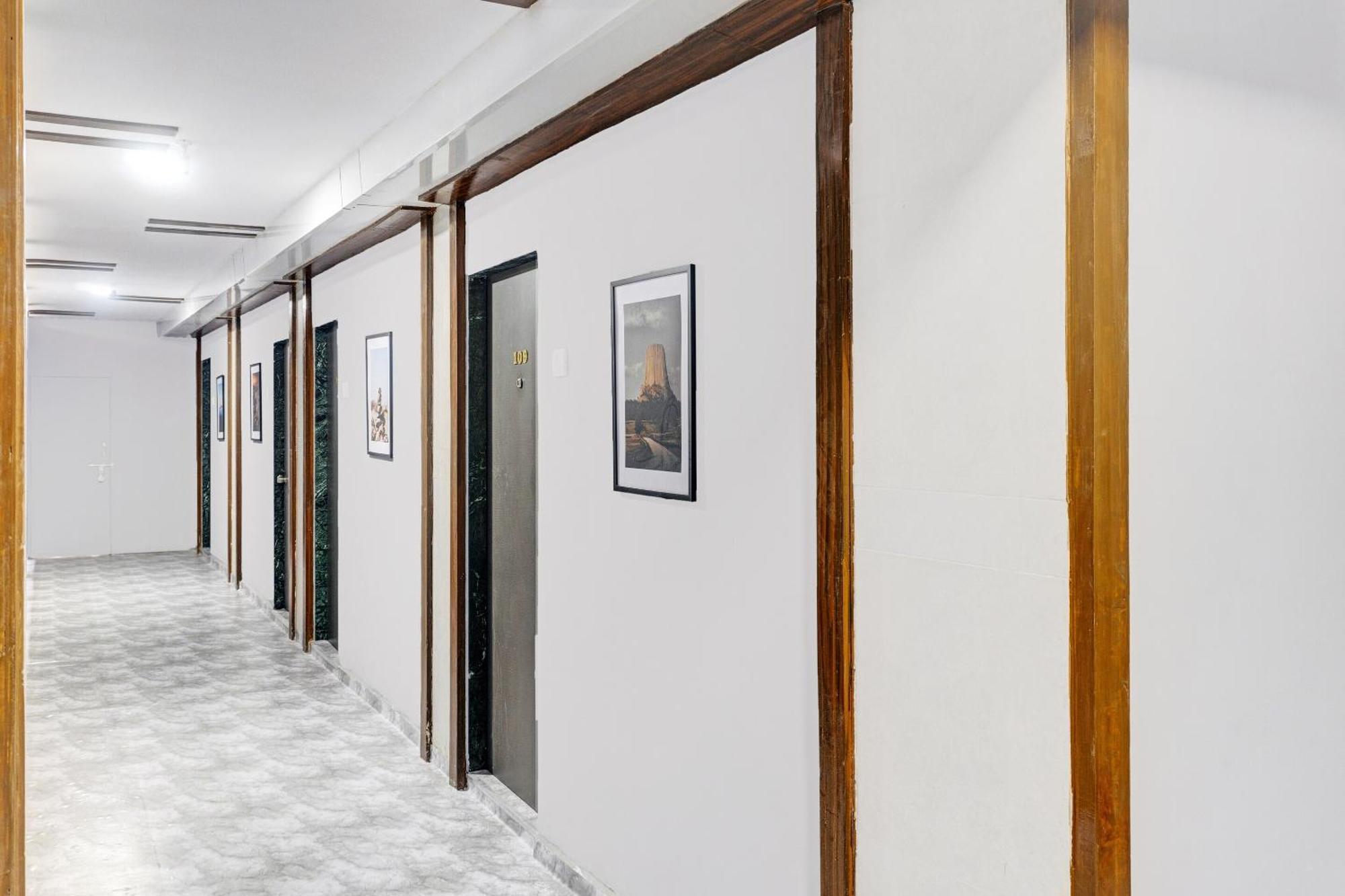 Oyo Flagship Hotel Royal Inn Surat Exterior foto
