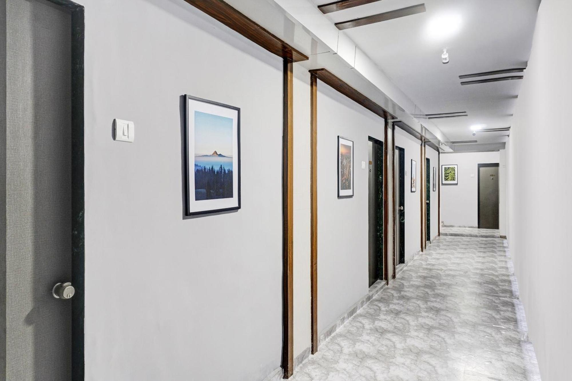 Oyo Flagship Hotel Royal Inn Surat Exterior foto