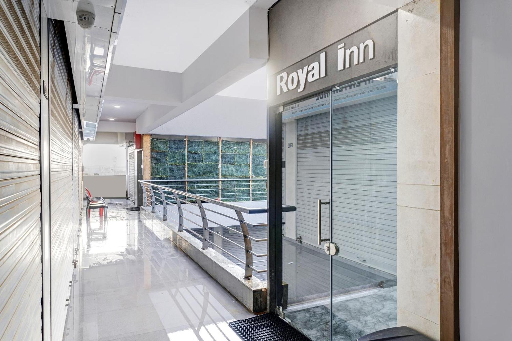 Oyo Flagship Hotel Royal Inn Surat Exterior foto